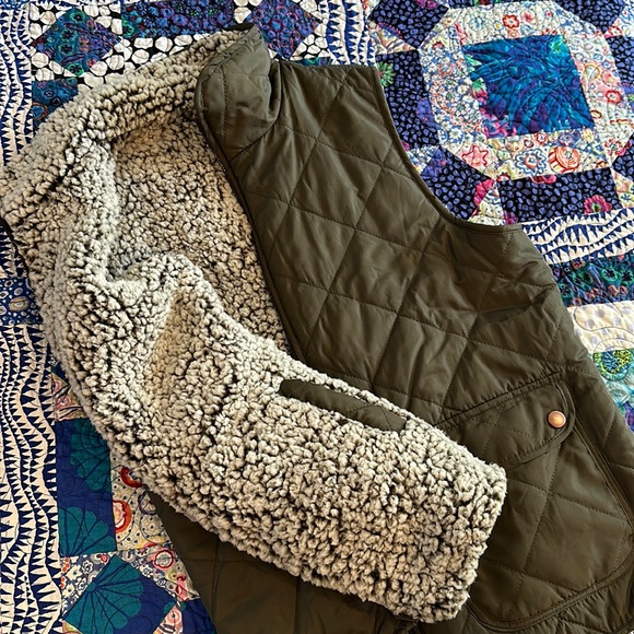 Reversible Cozy Vest - New without Tags - Picture 2 of 7